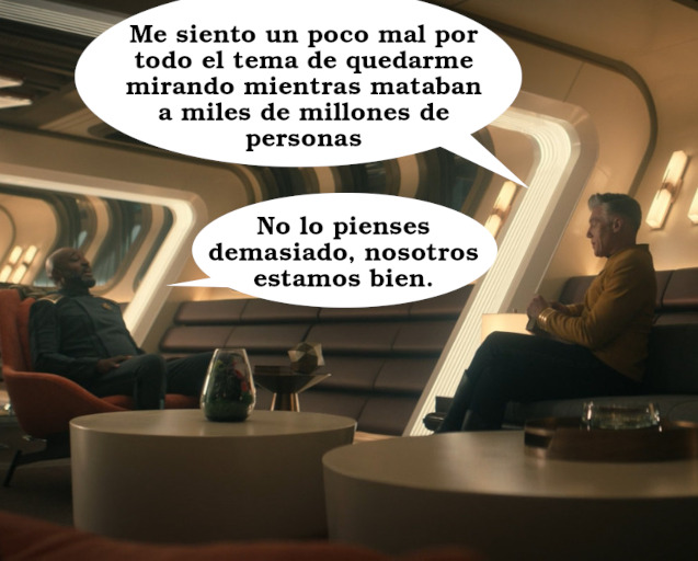 Screenshot del almirante y Pike hablando, con diálogo superpuesto: "Me siento un poco mal por todo el tema de quedarme mirando mientras mataban a miles de millones de personas" "No lo pienses demasiado, nosotros estamos bien"