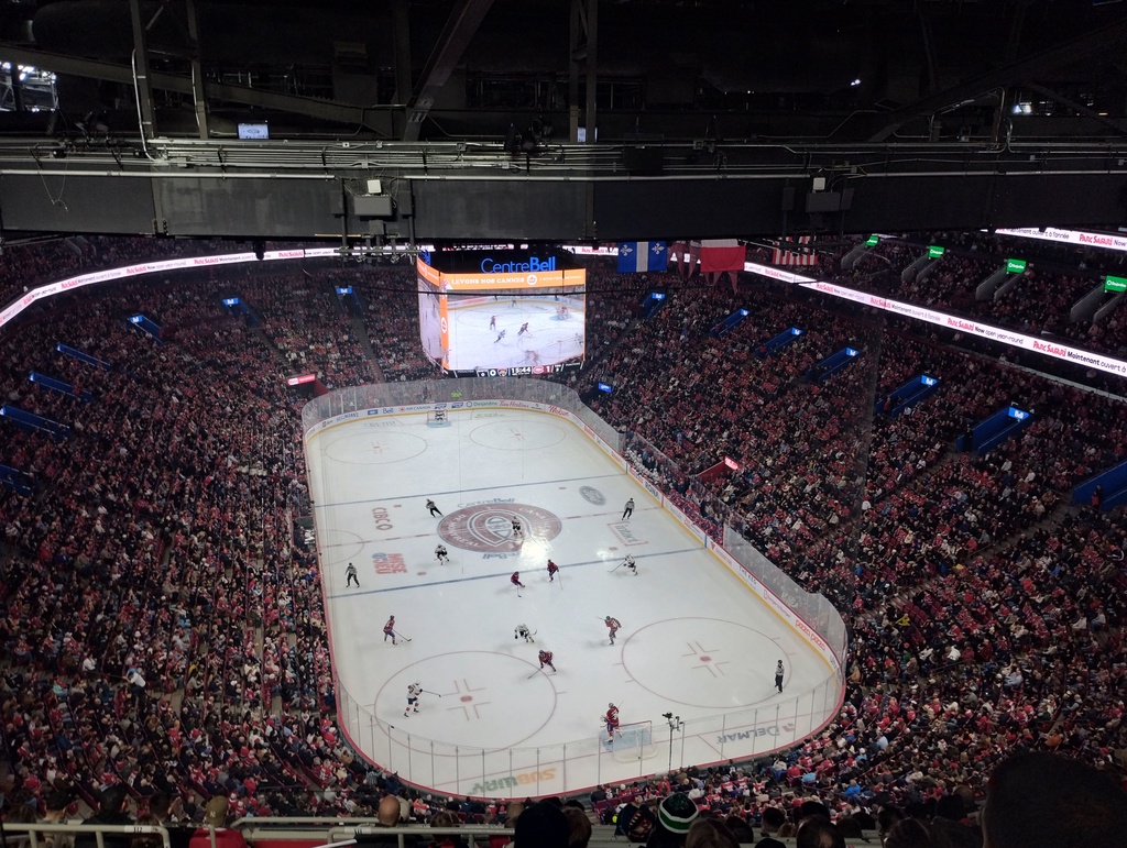 foto de la cancha durante el partido