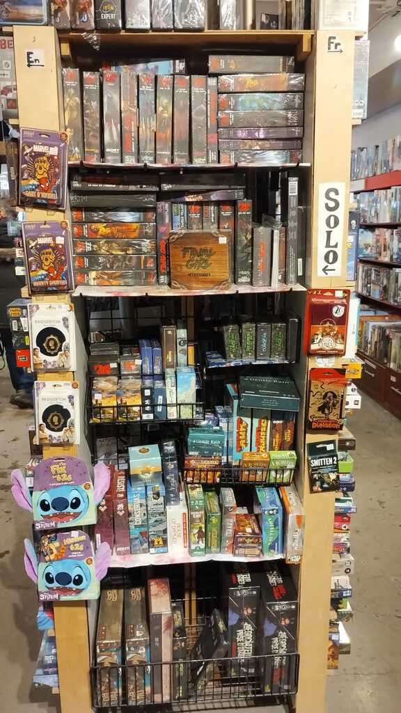 Estantería de juegos solitarios